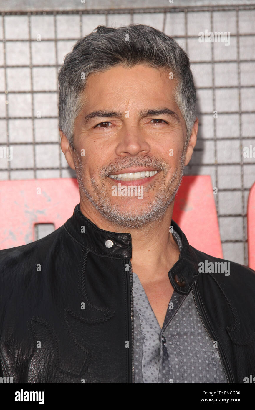 Esai Morales bei der Premiere von Warner Bros.' 'Rampage', die in den Microsoft Theater in Los Angeles, CA, 4. April 2018 statt. Foto von Joseph Martinez/PictureLux Stockfoto