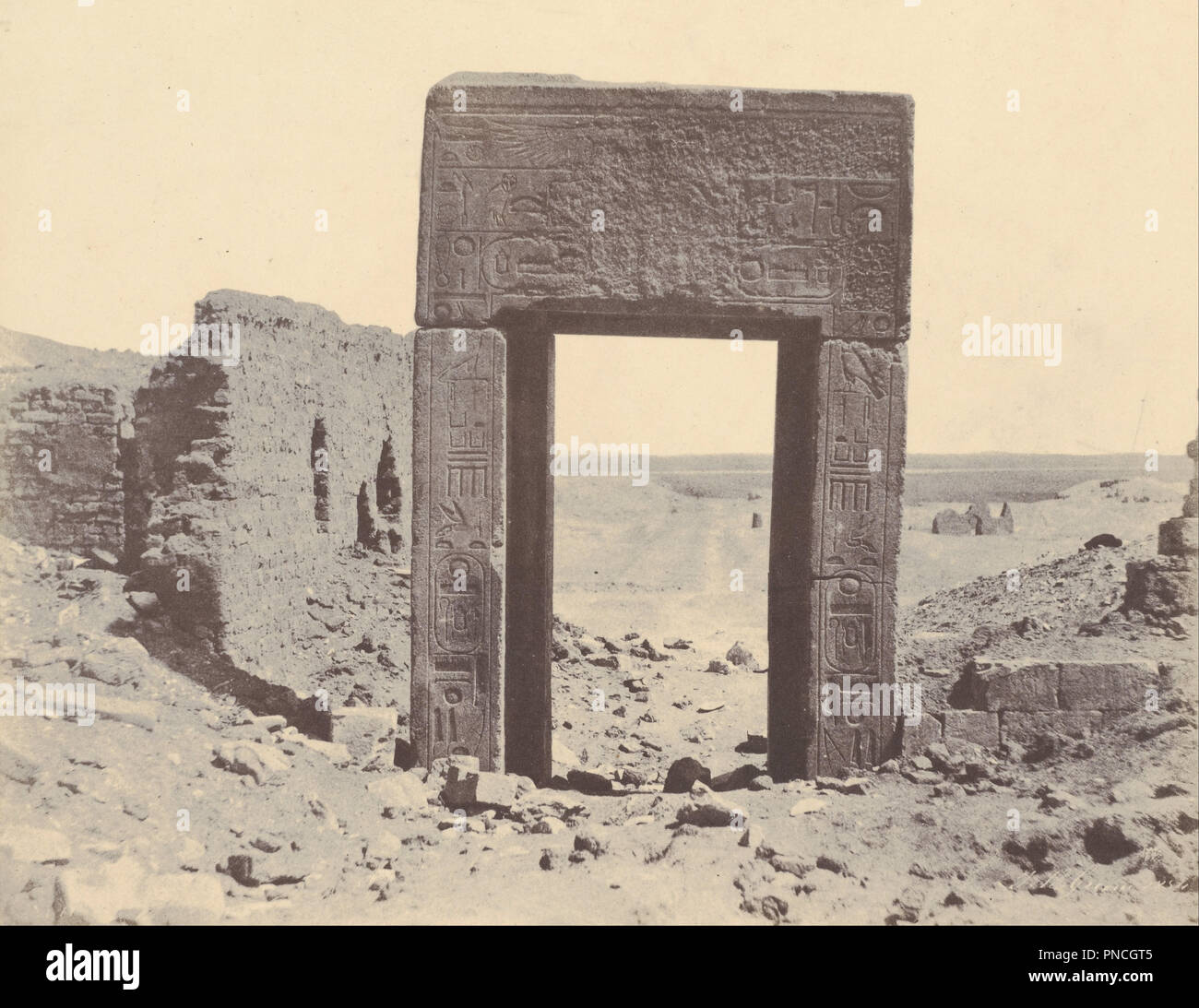 [El Assasif, Porte de Granit Rose, Nr. 2]. Datum/Zeitraum: 1853 - 1854. Drucken. Gesalzene Papier, aus gewachstem Papier negative, Tinte. Höhe: 233 mm (9.17 in); Breite: 302 mm (11.88 in). Autor: Johannes Beasly Greene. Stockfoto