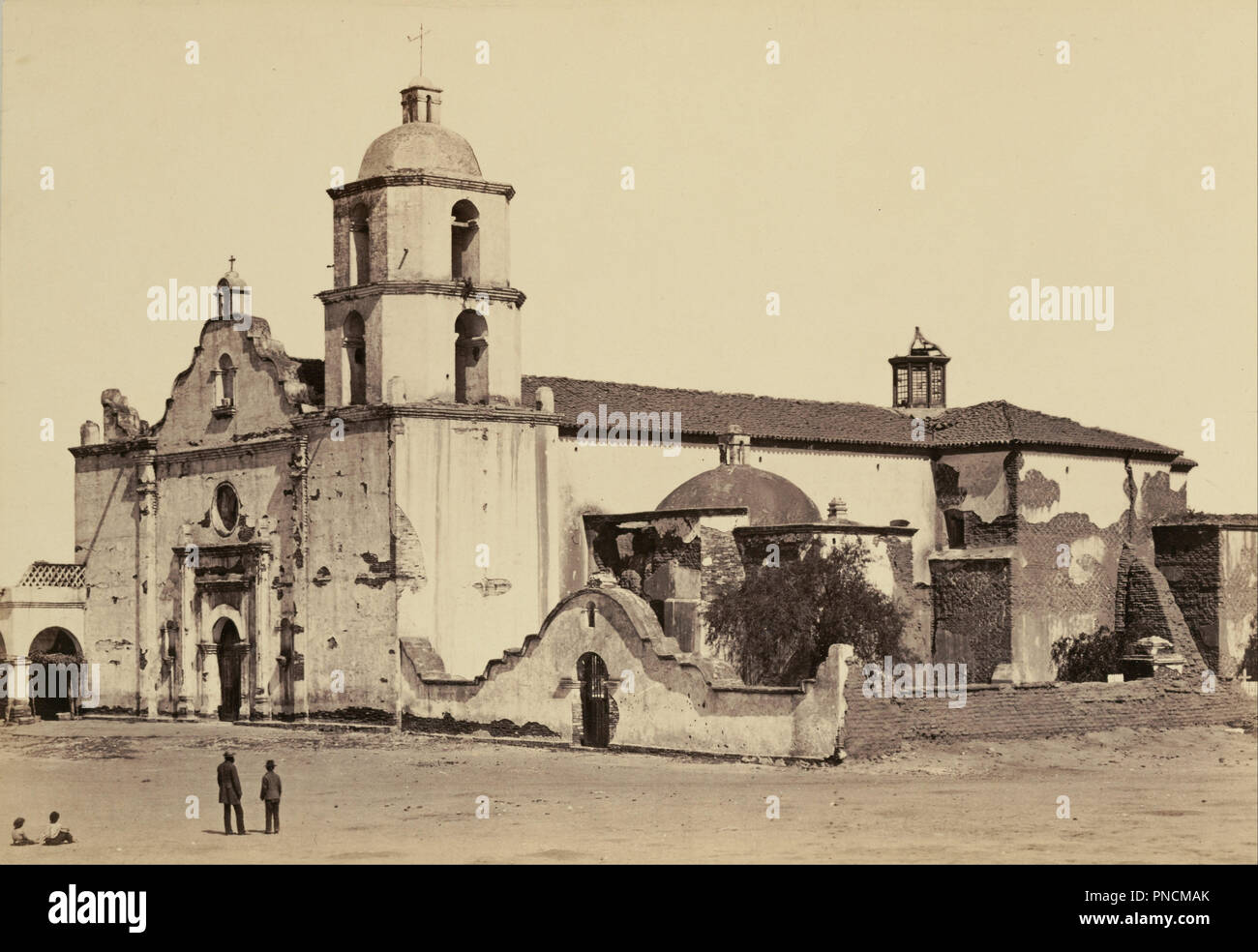 [Mission San Luis Rey de Francia]. Datum/Zeitraum: 1880. Drucken. Eiklar Silber. Höhe: 210 mm (8.26 in); Breite: 305 mm (12 in). Autor: Carleton Watkins. Stockfoto
