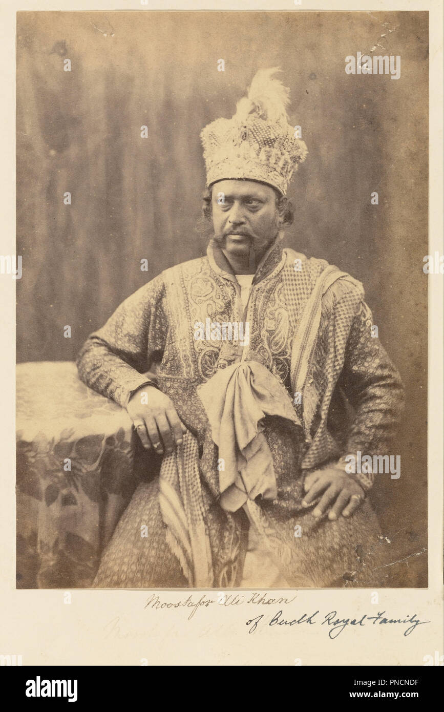 [Moostafor Ali Khan der Budh königlichen Familie]. Datum/Zeitraum: 1858 - 1859. Drucken. Eiklar Silber. Höhe: 184 mm (7.24 in); Breite: 132 mm (5.19 in). Thema: Felice Beato. Stockfoto