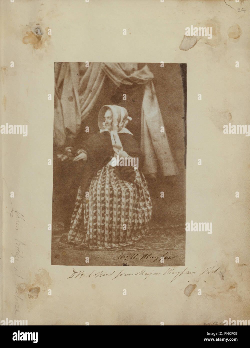 Frau Hugh Playfair. Datum/Zeitraum: 1845 - 1850. Drucken. Salz, aus einem calotype negativ. Höhe: 140 mm (5.51 in); Breite: 92 mm (3,62 in). Thema: Sir Hugh Lyon Playfair. Stockfoto