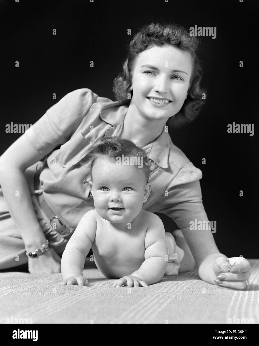 Woman Baby 1940s Stockfotos Und Bilder Kaufen Alamy
