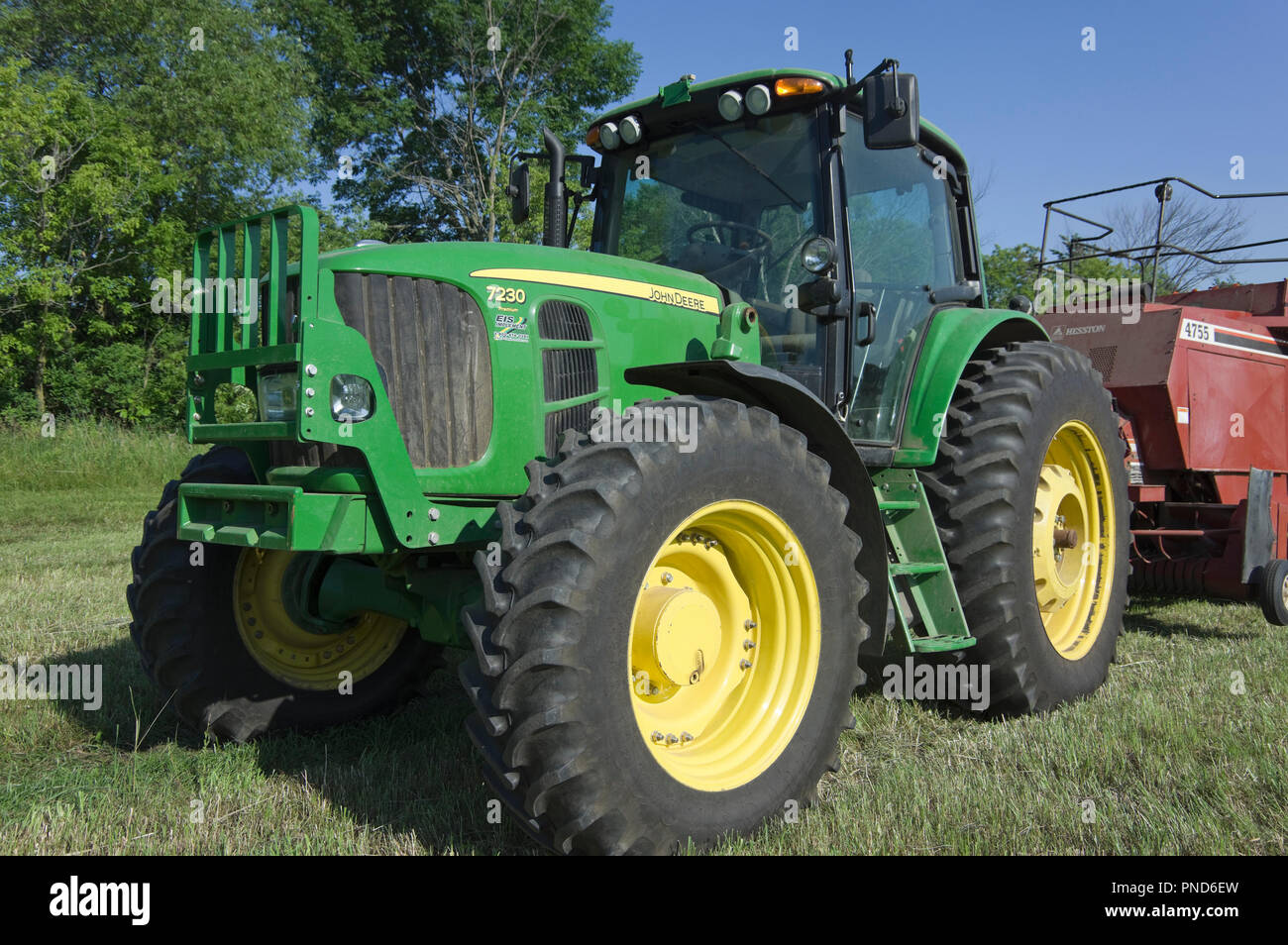 John Deere 7230 Premium Schlepper zur Reihenernte Stockfoto
