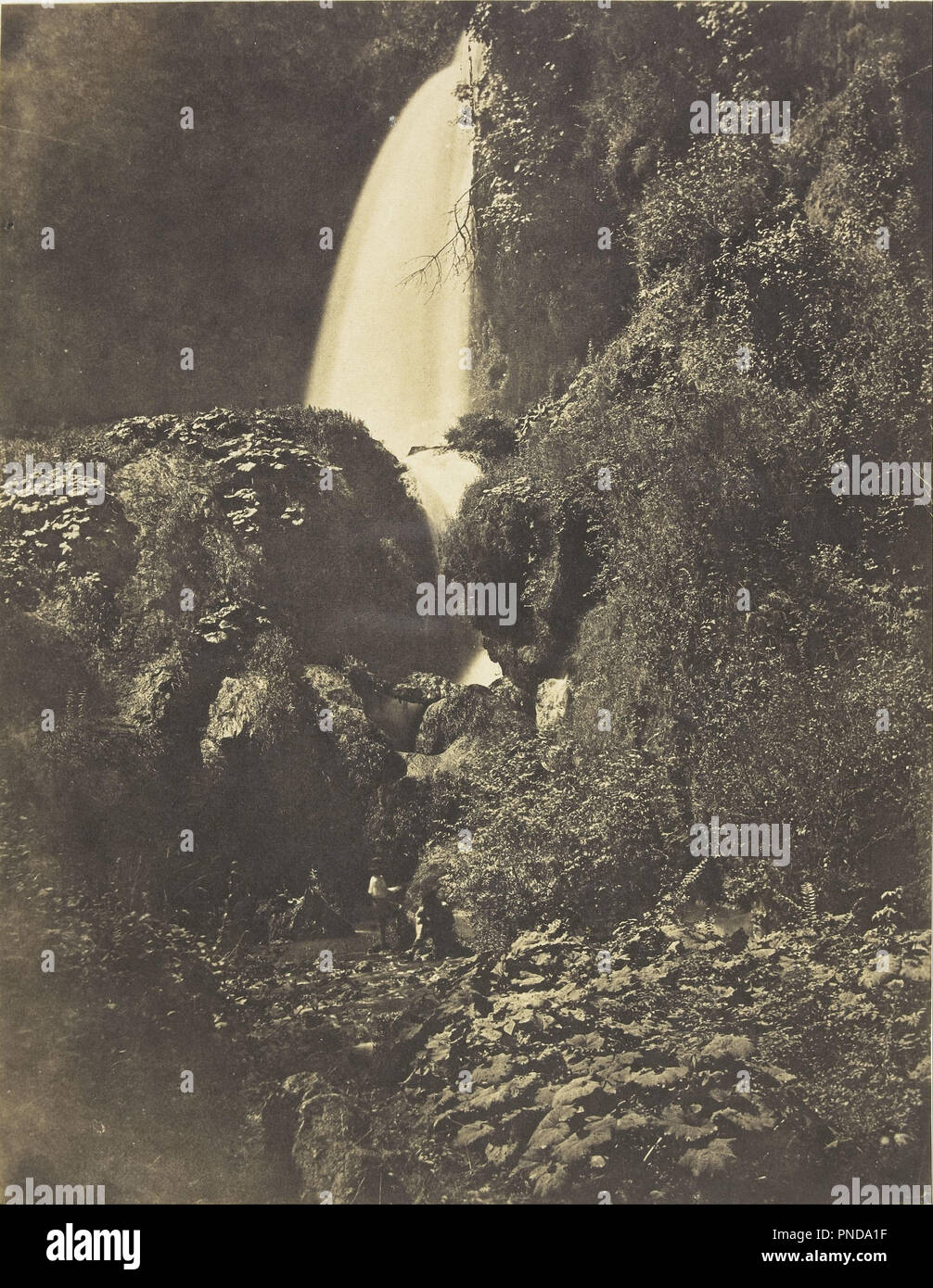 Tivoli, Cascade de l'Aniene Tivoli, Aniene Wasserfall. Datum/Zeit: Ca. 1850. Saltpaper drucken. Höhe: 240 mm (9,44 in); Breite: 180 mm (7.08 in). Thema: Giacomo Caneva. Stockfoto