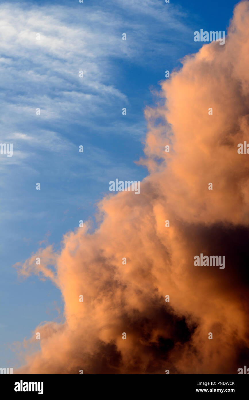 Wolken in verschiedenen Farben Stockfoto
