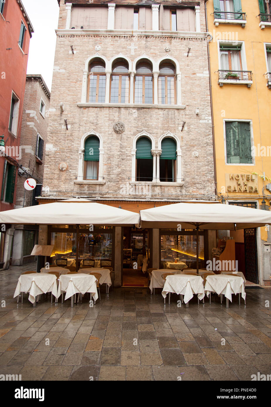 Restaurant im Freien Terrassen sind gemeinsame in Venedig, Italien Stockfoto