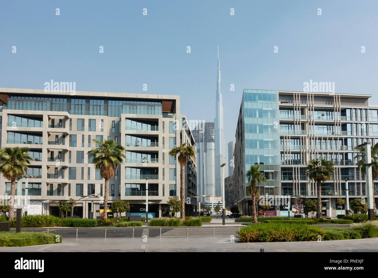 Neue Wohnung Gebäude und Street im City Walk Shopping District in Dubai, VAE Stockfoto