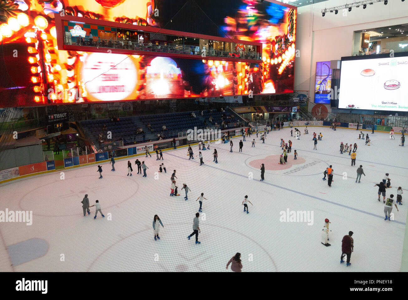 Eisbahn in der Dubai Mall, VAE Stockfoto