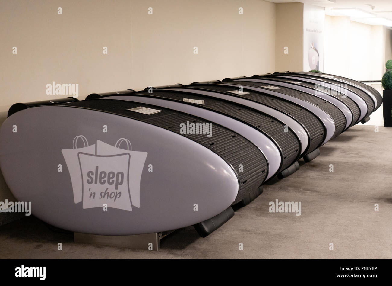 Sleep Pod Lounge in Dubai Mall, VAE, Stockfoto