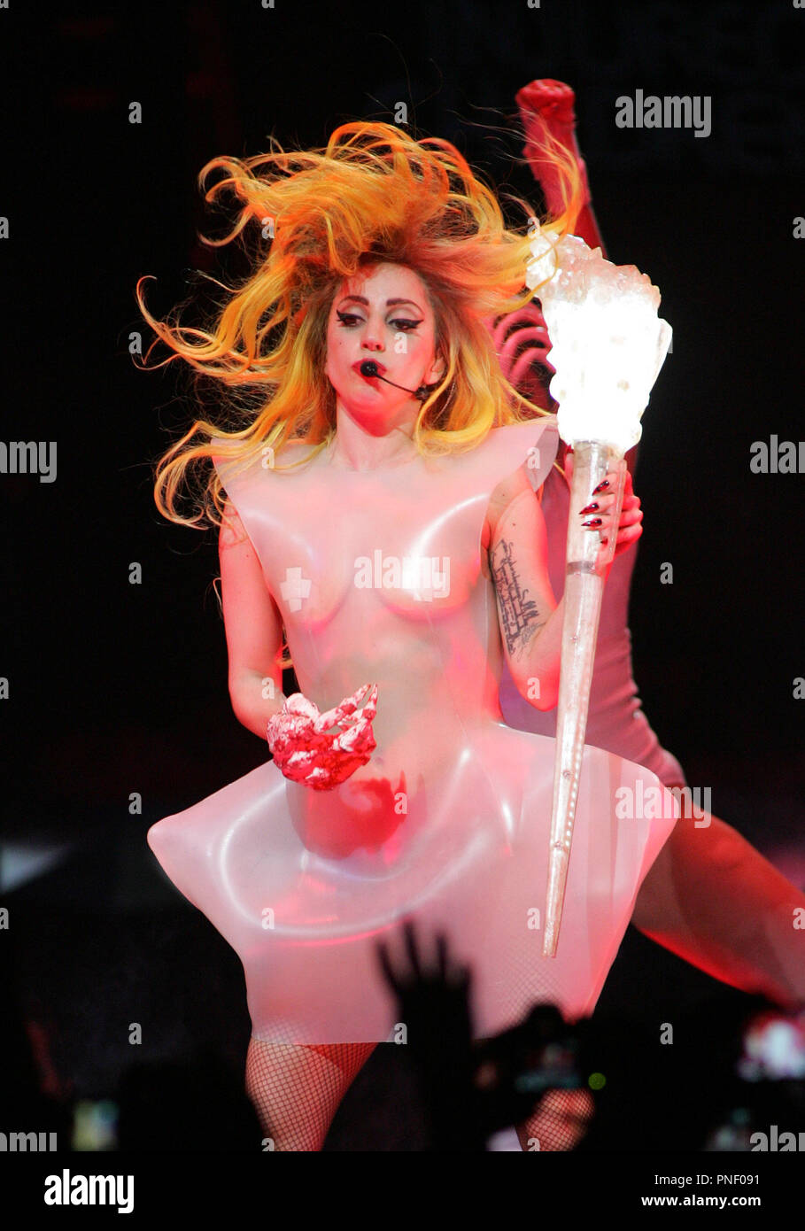 Lady Gaga führt im Konzert während ihrer Monster Ball Tour an der American Airlines Arena in Miami am 13. April 2011. Stockfoto