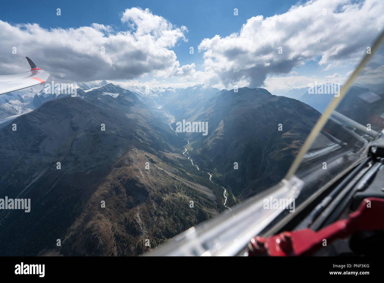 Gleitschirm fliegen in der Nähe von St. Moritz, Schweiz, Europa, EU Stockfoto