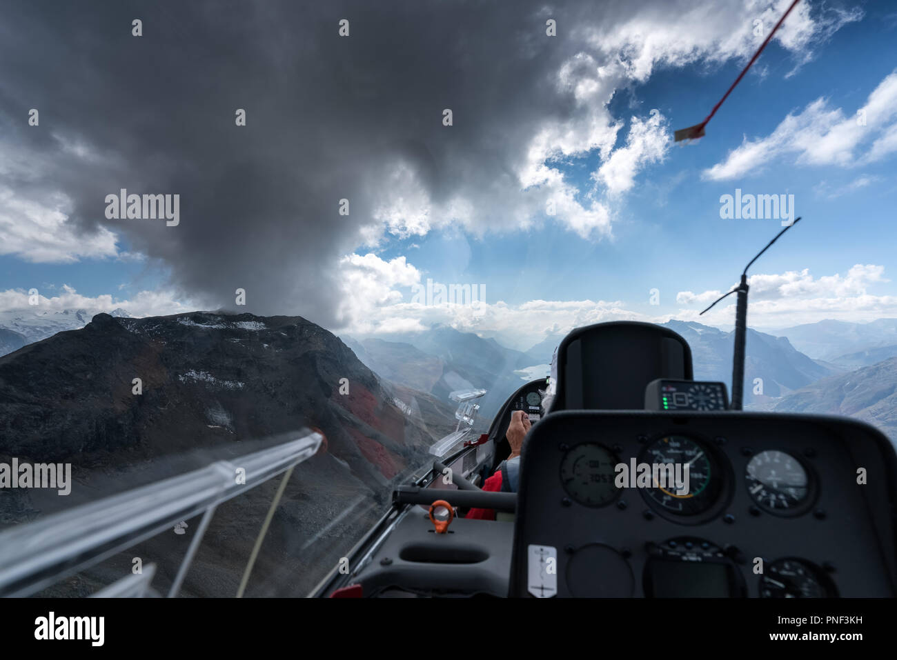 Gleitschirm fliegen in der Nähe von St. Moritz, Schweiz, Europa, EU Stockfoto