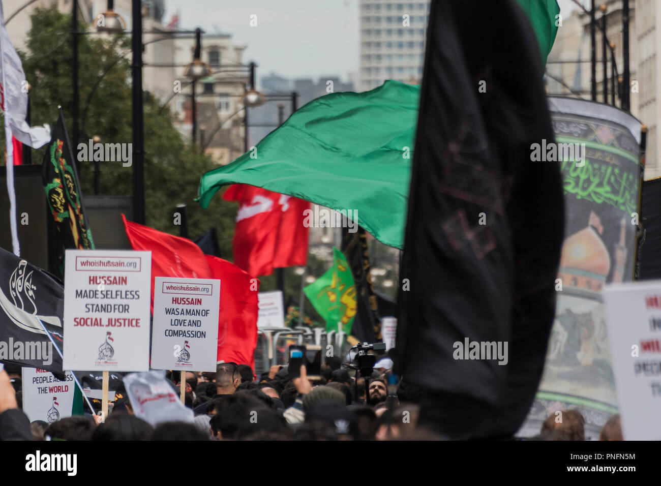 London, Großbritannien. 20. Sep 2018. Ashura Tag März - britische Muslime märz hinunter Oxford Street die Erinnerung an Hussain, die gemarterten Enkel des Prohet Muhamed zu gedenken. Credit: Guy Bell/Alamy leben Nachrichten Stockfoto