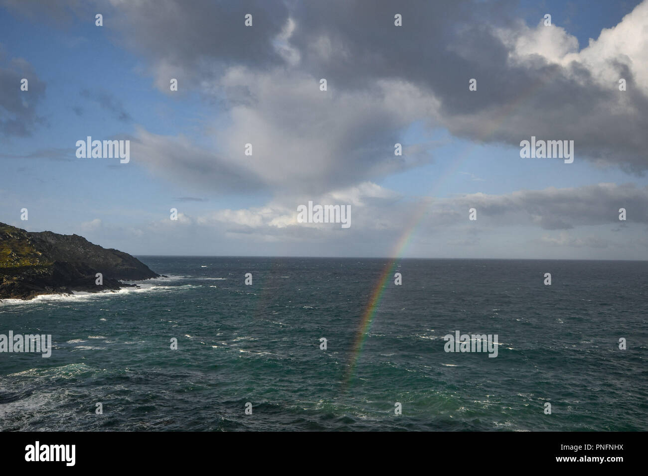 Botallack. Sept 2018 21. UK Wetter. Windig mit Duschen und Regenbogen über Botallack: Simon Maycock/Alamy leben Nachrichten Stockfoto