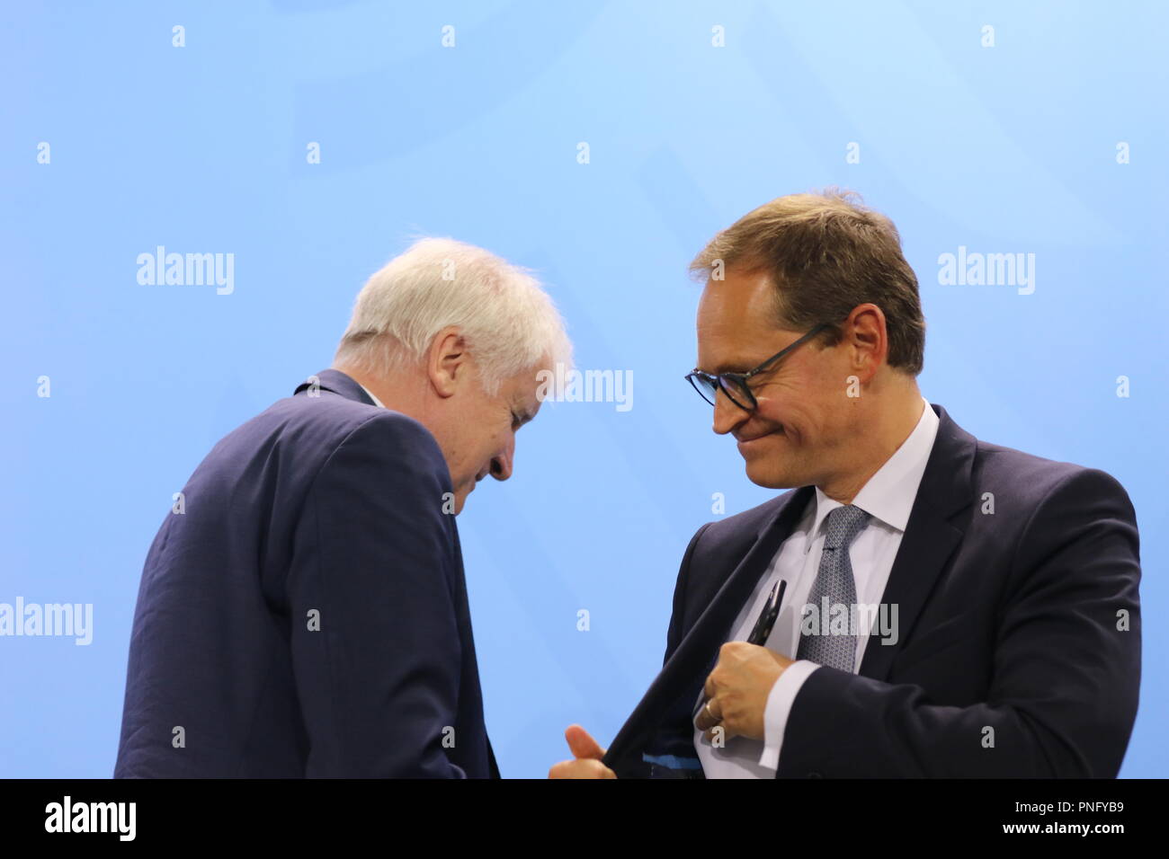 Deutschland, 07/07/2018, Berlin, Horst Seehofer und Michael Müller auf der Pressekonferenz für das Gehäuse Gipfel im Kanzleramt. Bild: Sao Struck/Alamy leben Nachrichten Stockfoto