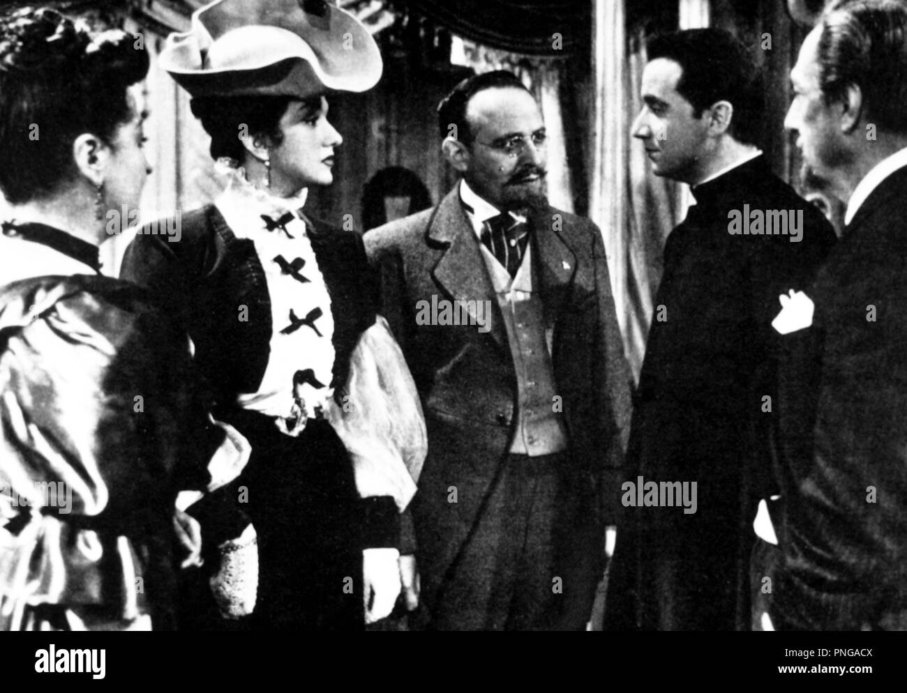 Original Film Titel: LA FE. Englischer Titel: DEN GLAUBEN. Jahr: 1947. Regie: RAFAEL GIL. Stars: AMPARO RIVELLES; RAFAEL DURAN. Credit: SUEVIA FILMS/Album Stockfoto