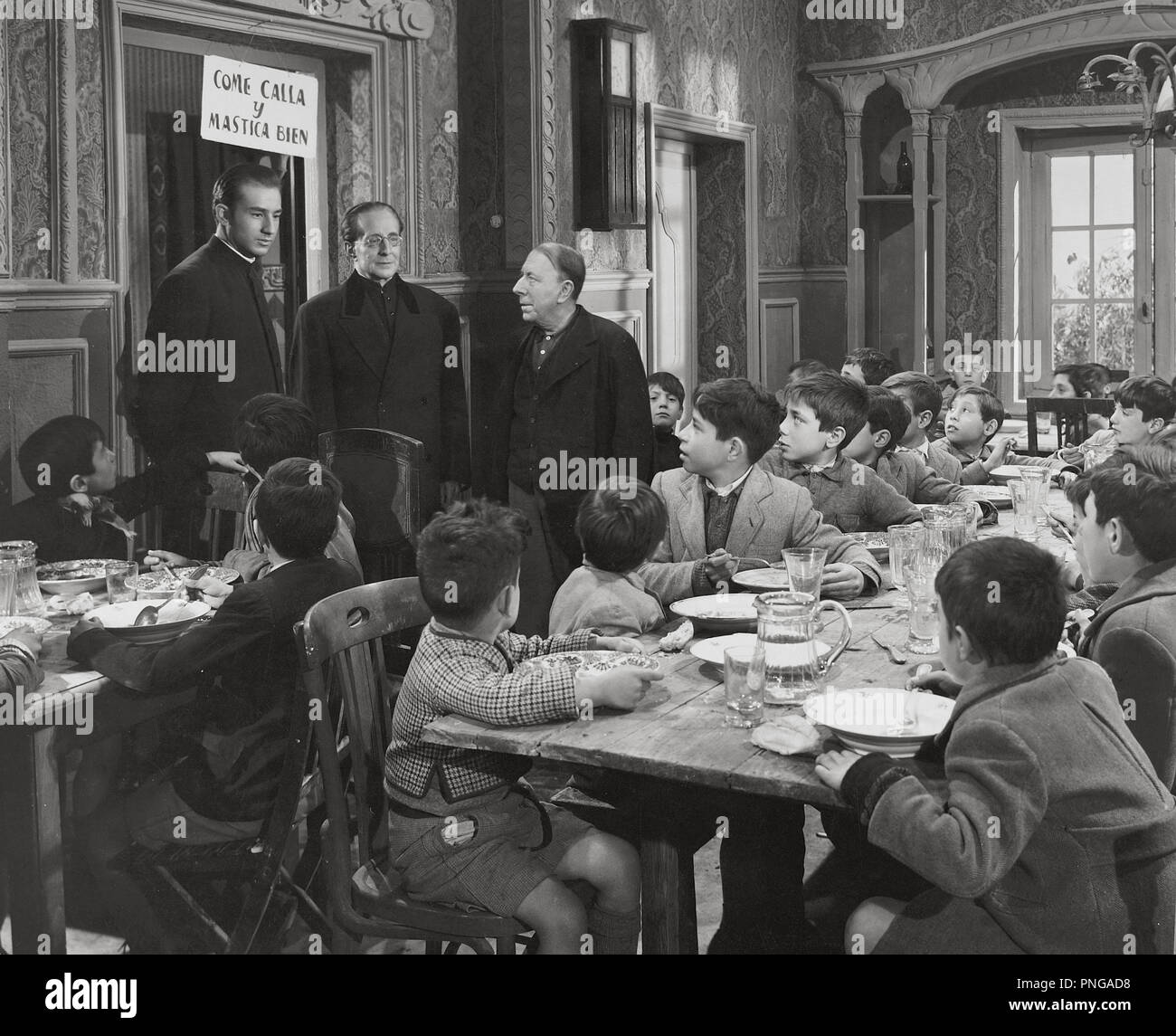 Original Film Titel: CERCA DE LA CIUDAD. Englischer Titel: CERCA DE LA CIUDAD. Jahr: 1952. Regie: LUIS LUCIA. Stars: JOSE ISBERT; ADOLFO MARSILLACH. Credit: GOYA PRODUCCIONES CINEMATOGRAFICAS/Album Stockfoto