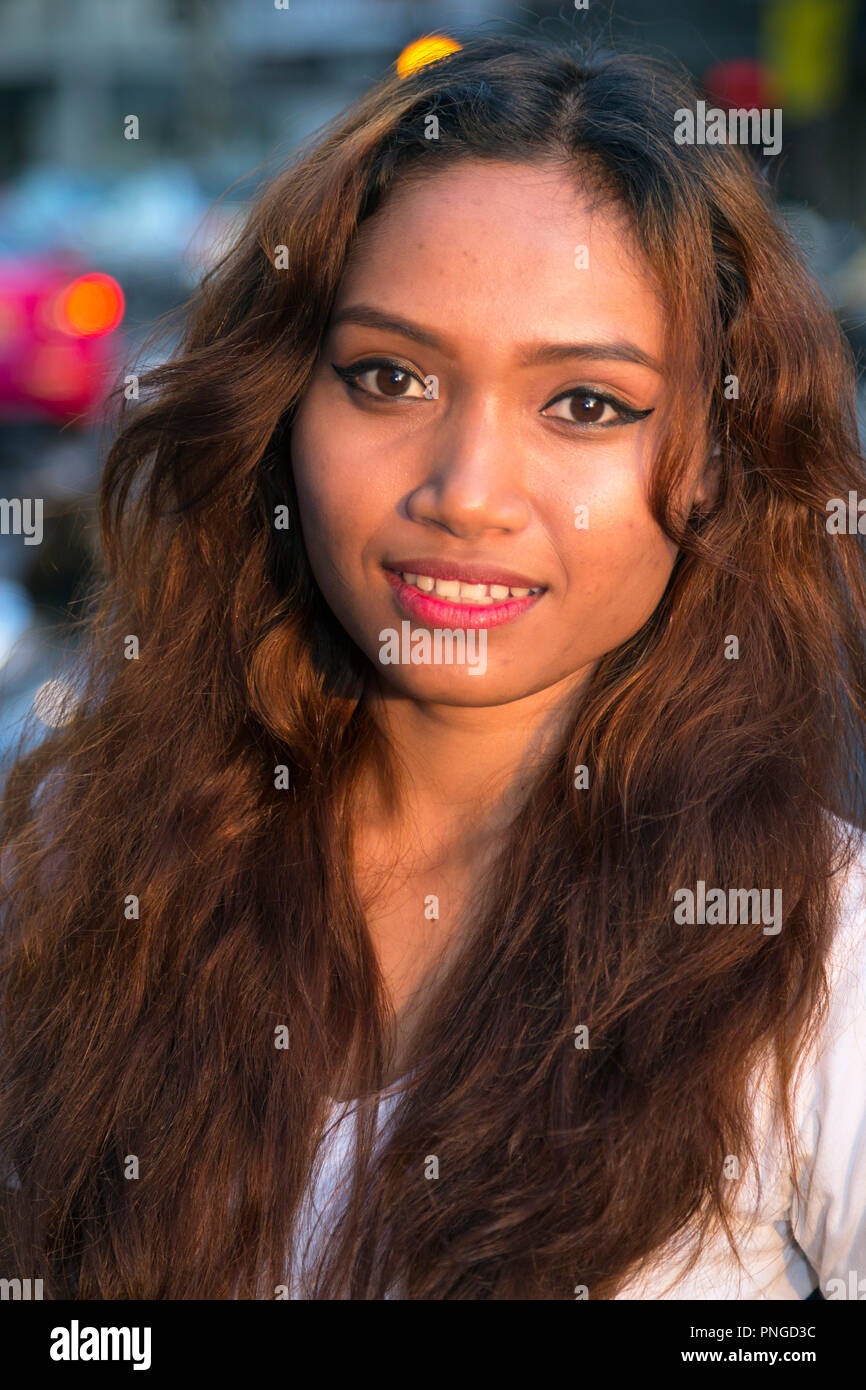 Thai Girl in der Straße in Pattaya, Thailand posing Stockfoto