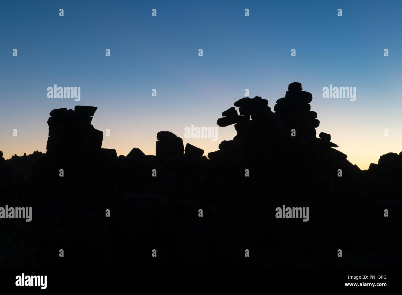 Ungewöhnliche Felsformationen, Spielplatz der Giganten, Keetmanshoop, Namibia, Afrika. In der Morgendämmerung. Stockfoto