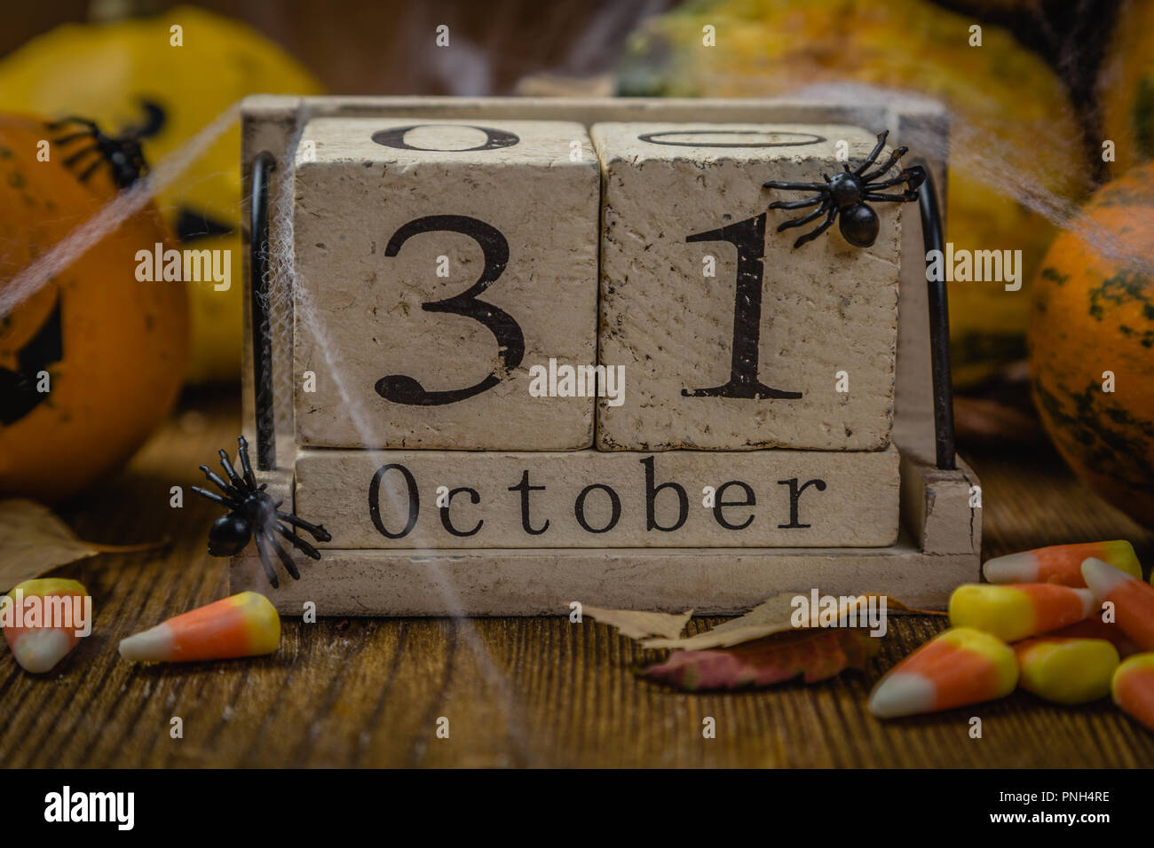 Halloween Konzept - Kürbisse und Symbole Stockfoto