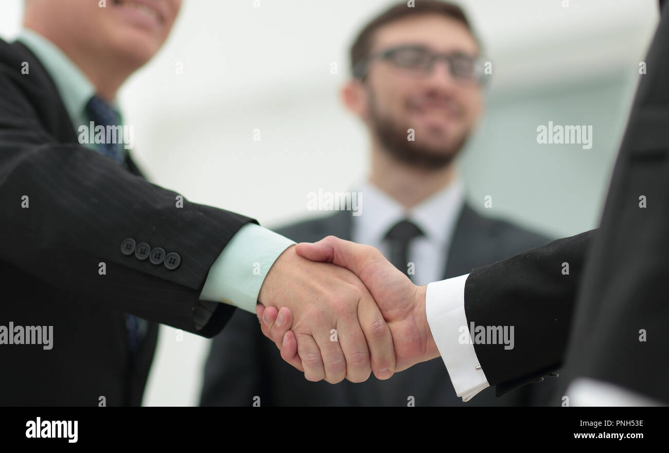 Closeup handshake bewährten Geschäftspartnern Stockfoto