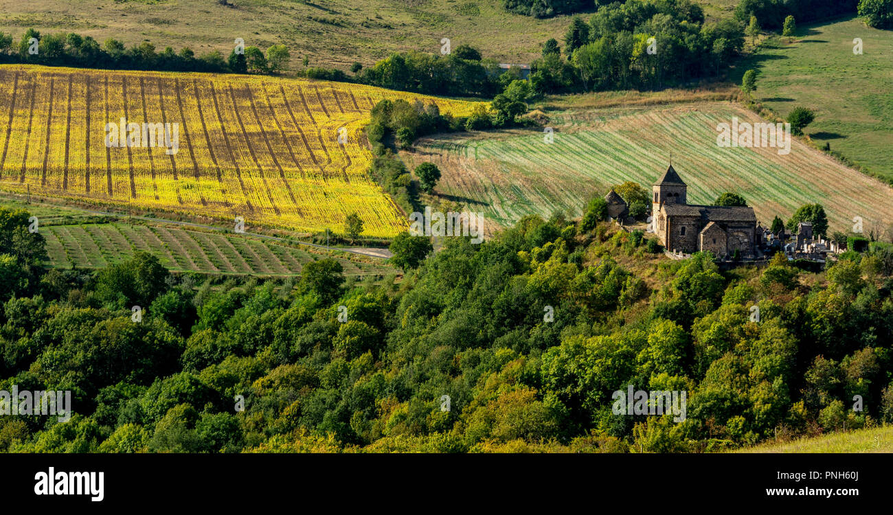 Romanische Kirche von chastel, Saint Floret Dorf beschriftet kleine Stadt des Charakters, Puy de Dome, Auvergne Rhones Alpes, Frankreich Stockfoto