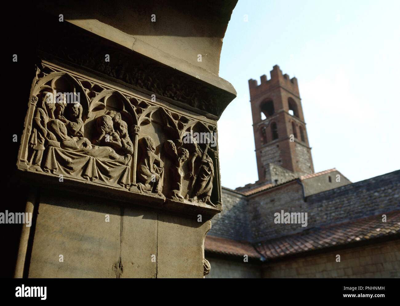Frankreich. Pyrenees-Orientales. Occitanie Region. Elne. Kathedrale. Es wurde im Jahre 1069 geweiht. Relief, religiöse Szenen aus dem Leben der Jungfrau. Detail. Osten Galerie, gotischen Kreuzgang, 14. Stockfoto