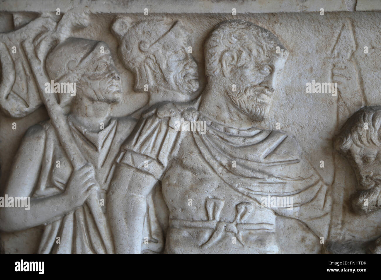 Italien. Pisa. Campo Santo. Steinernen Sarkophag. Entlastung von einem römischen Offizier mit einem prisioner. Römische Kaiserzeit. Stockfoto