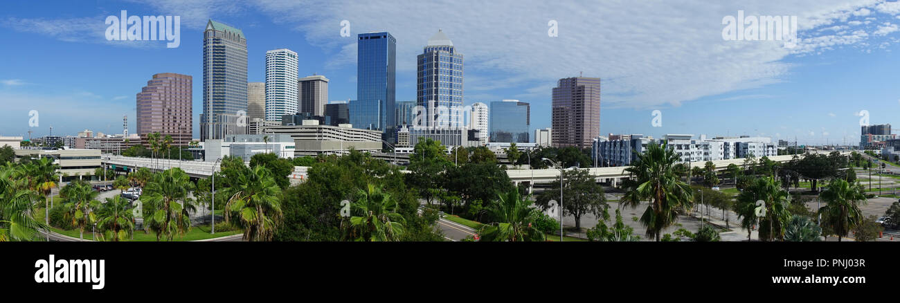 Eine Antenne Perspektive an einem sonnigen Sommertag in Tampa Florida Downtown Stockfoto