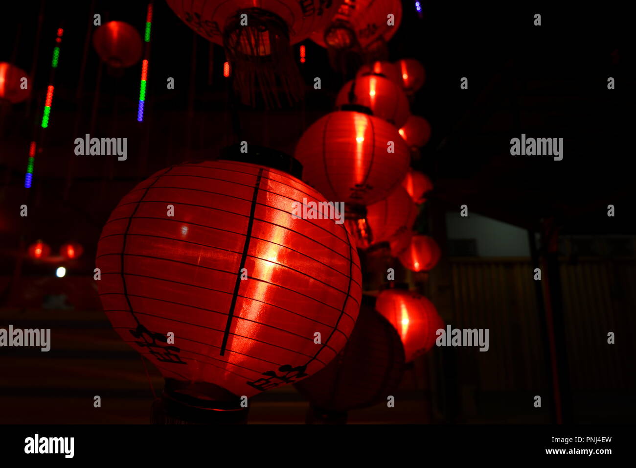 Rote chinesische Laterne in der Nacht Stockfoto