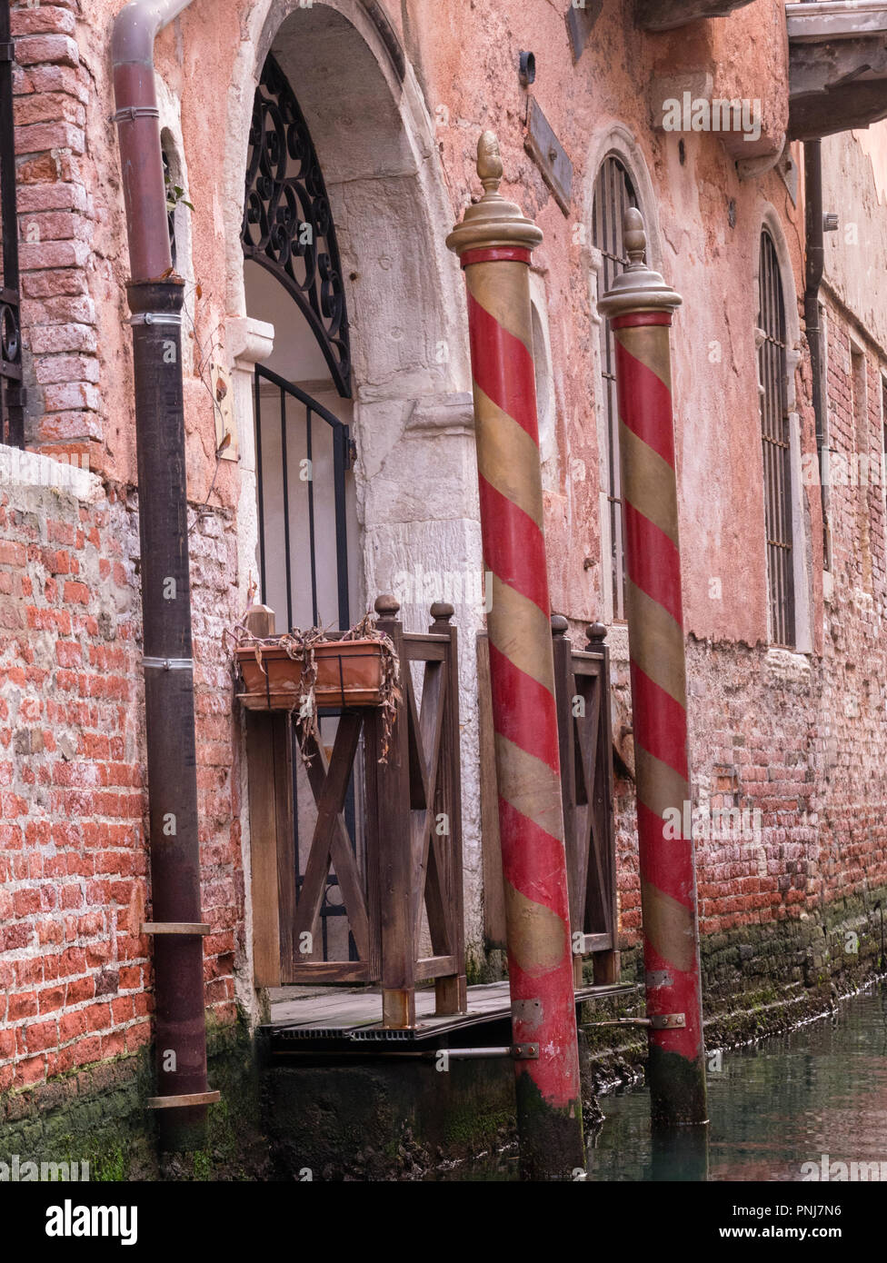 Einen eigenen Kanal Anlegestelle in Venedig Italien Stockfoto