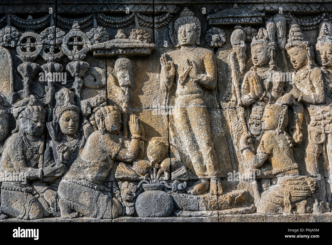 Detail der BAS-Reliefs, Candi Borobudur buddhistischen Tempel, Muntilan, Java, Indonesien Stockfoto