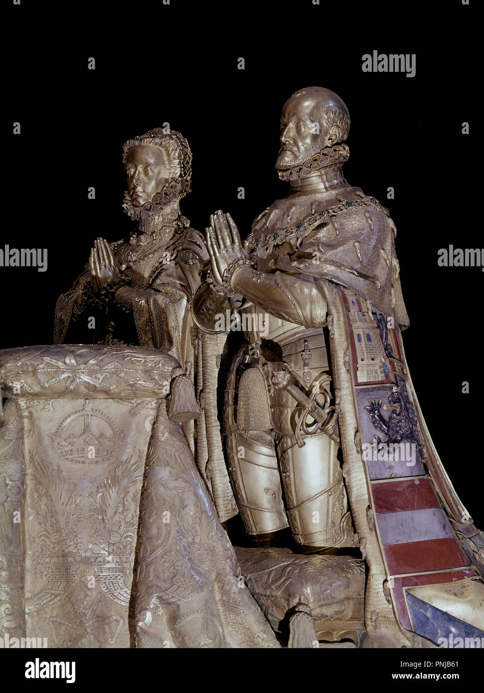 ESTATUA ORANTE FELIPE II Y ANA ÖSTERREICH - SIGLO XVI. Thema: LEONI, POMPEO. Lage: MONASTERIO - ESCULTURA. SAN LORENZO DEL ESCORIAL. MADRID. Spanien. Stockfoto