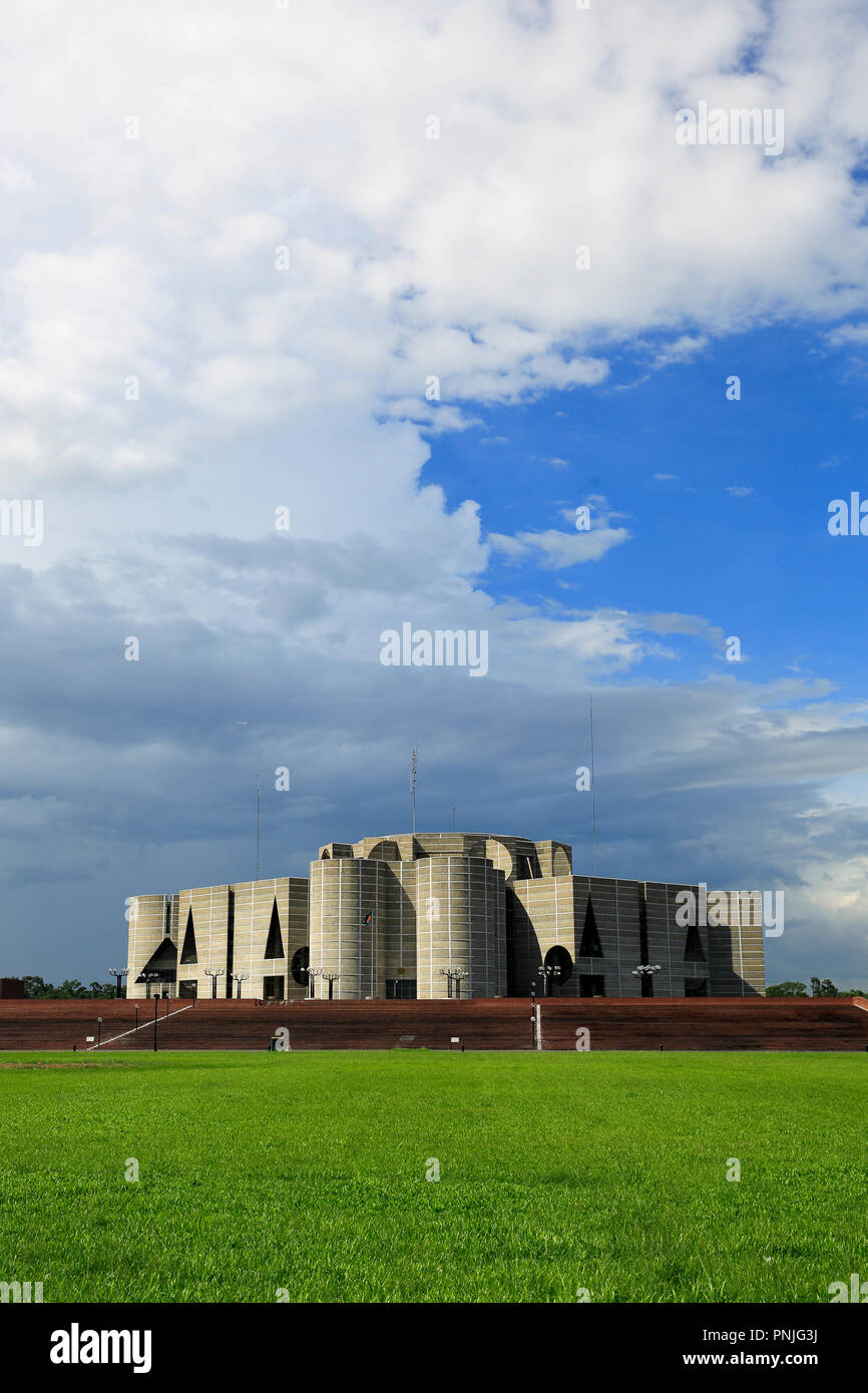 Die nationale Versammlung von Bangladesch oder Jatiyo Sangsad Bhaban gilt als eines der schönsten Beispiele der modernen Architektur werden. Entwickelt Stockfoto