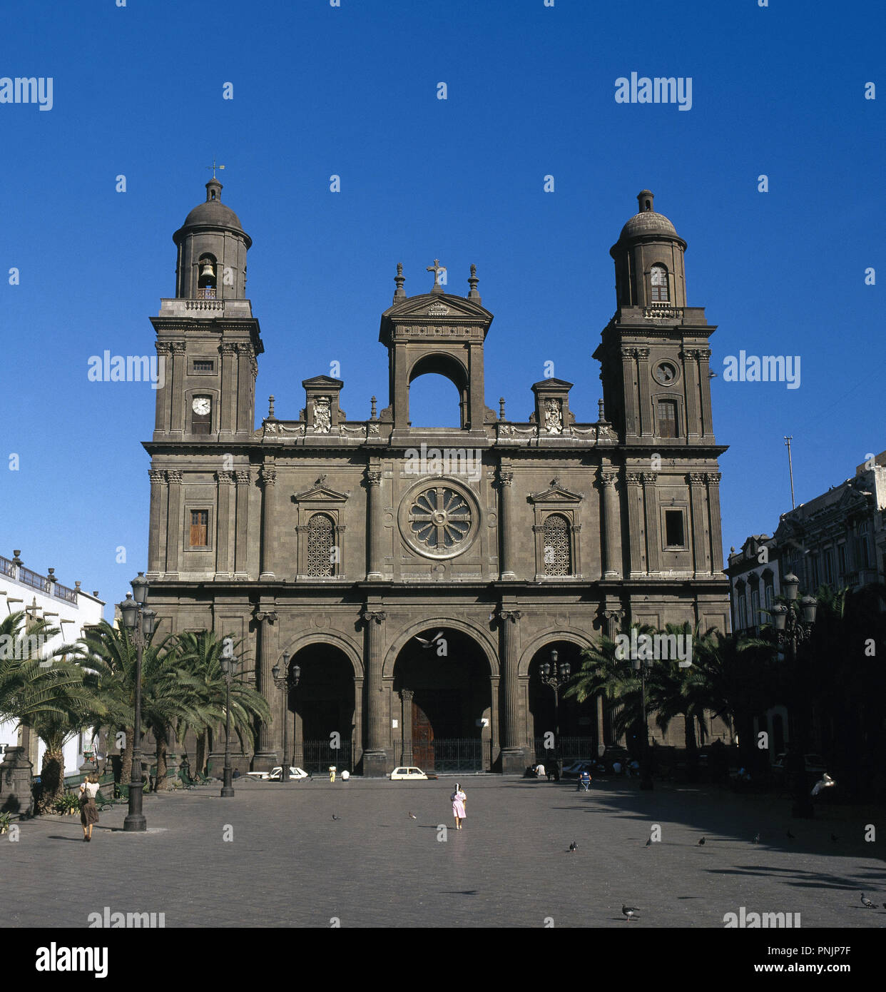 Spanien. Kanarischen Inseln. Las Palmas de Gran Canaria. Die Santa Ana Kathedrale aus dem 16. Jahrhundert. Reformierte zwischen 18. und 19. Jahrhundert. Neoklassizistischen Fassade. Stockfoto