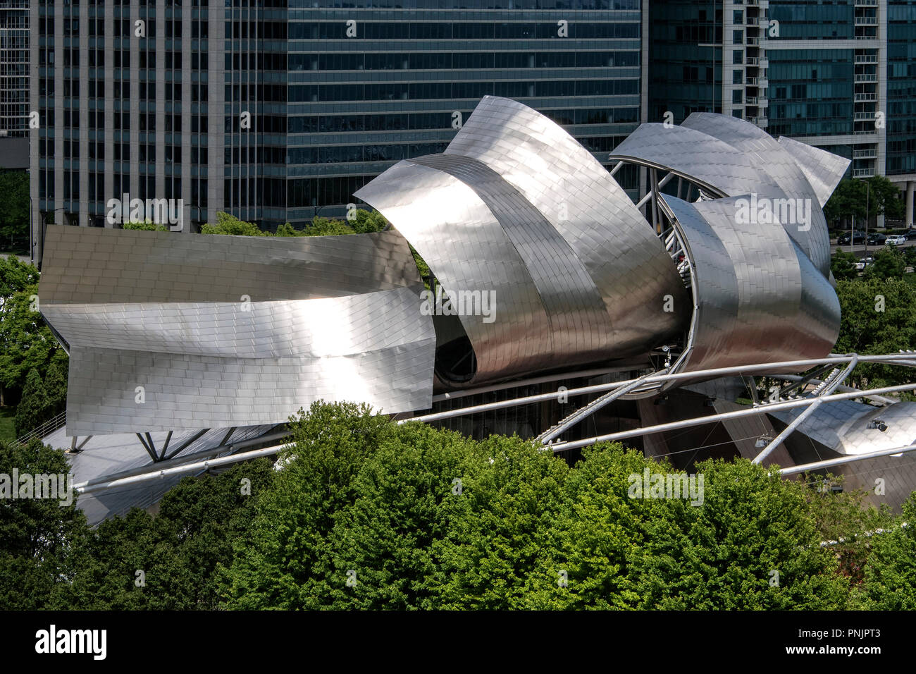 Jay Pritzker Pavilion von Architekt Frank O. Gehry im Millennium Park, Downtown Chicago, IL. Stockfoto