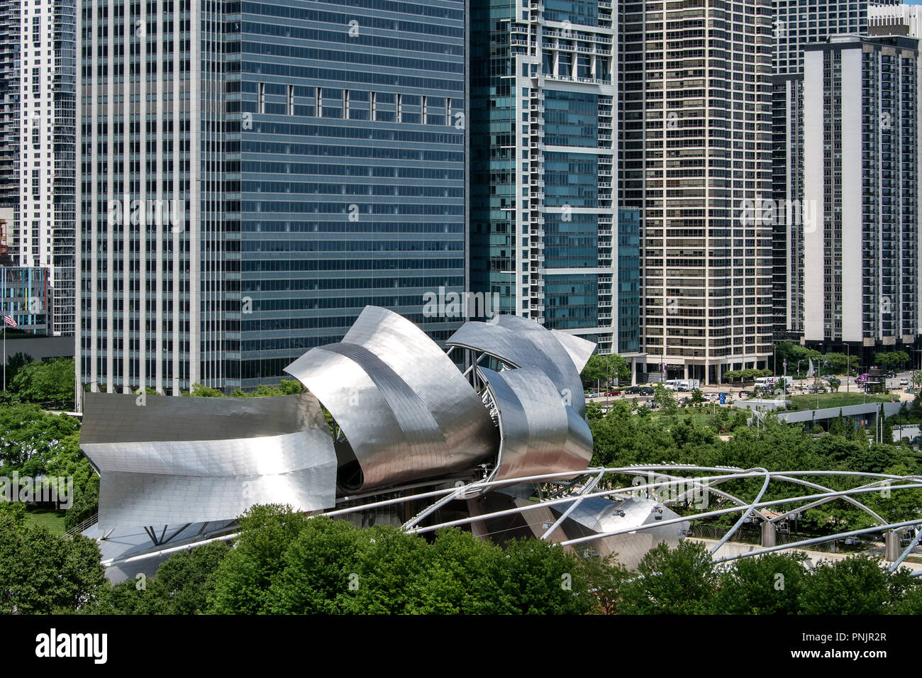 Jay Pritzker Pavilion von Architekt Frank O. Gehry im Millennium Park, Downtown Chicago, IL. Stockfoto