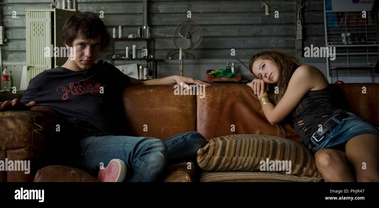 Original Film Titel: CRUZANDO EL LIMITE. Englischer Titel: CRUZANDO EL LIMITE. Jahr: 2010. Regisseur: XAVI GIMÉNEZ. Stars: IRENE ESCOLAR; MARCEL BORRÀS. Credit: FILMAX/Album Stockfoto