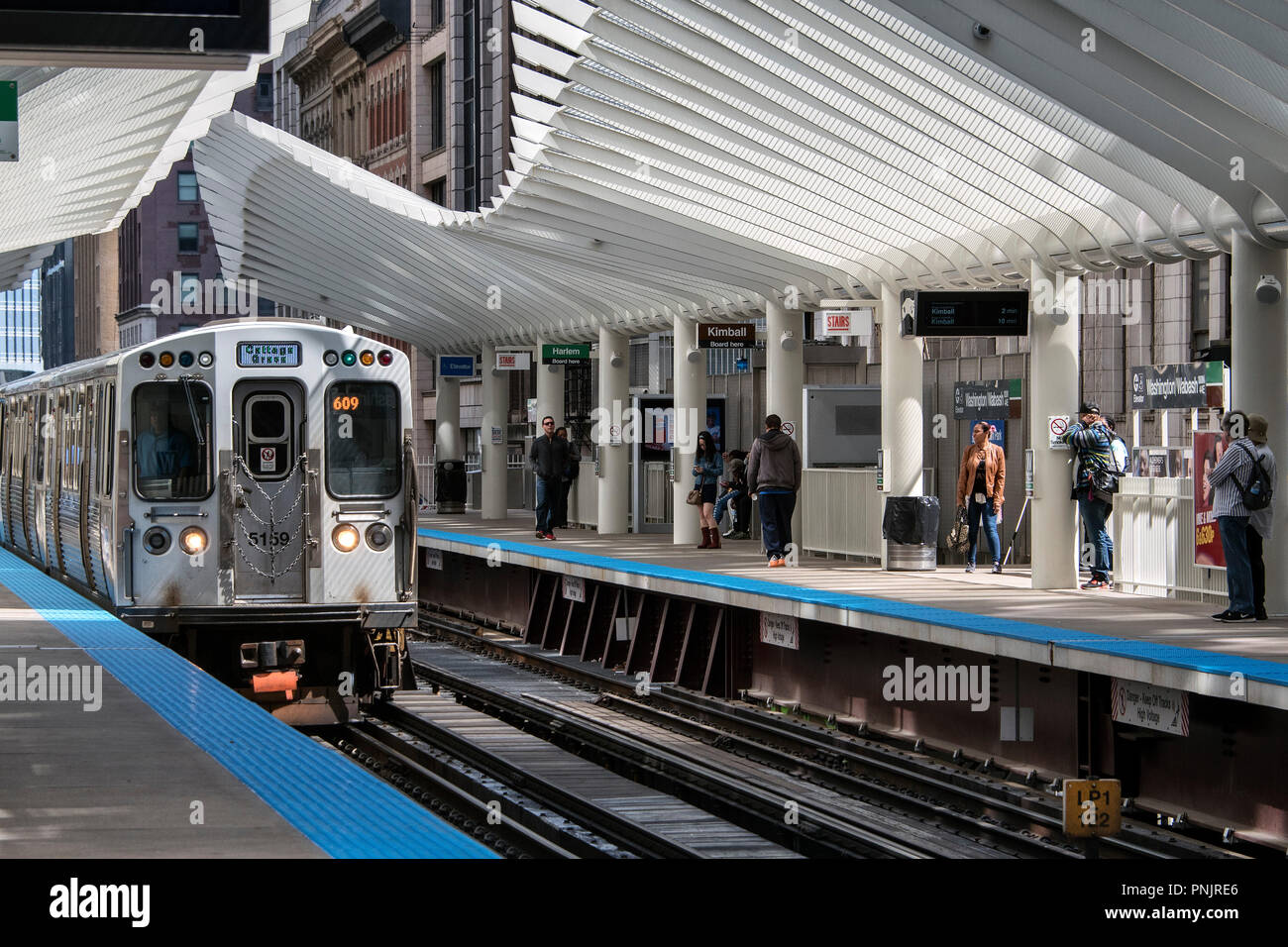Die 'L' erhöhten Bahnhof Washington/Wabash, Downtown Chicago, IL. Stockfoto