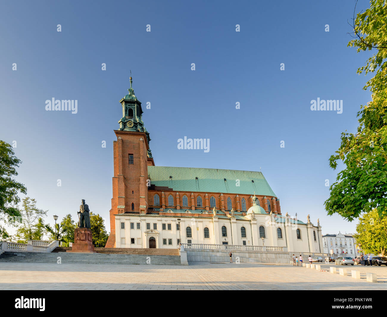 Der PROVINZ GROSSPOLEN GNIEZNO/POLEN - Juli 8, 2018: Die Königliche Gnesen Kathedrale (Dom Basilika der Himmelfahrt der Jungfrau Maria Stockfoto