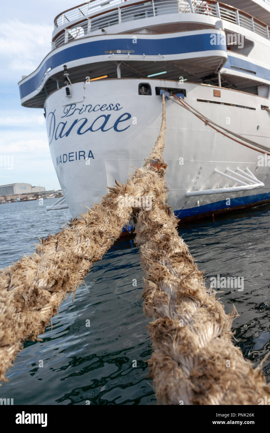 Festmacher Seil, das sich von der Kreuzfahrt Schiff Princess Danae, Madeira, an der Langelinie, Kopenhagen, Dänemark, 2005; jetzt verschrottet Stockfoto