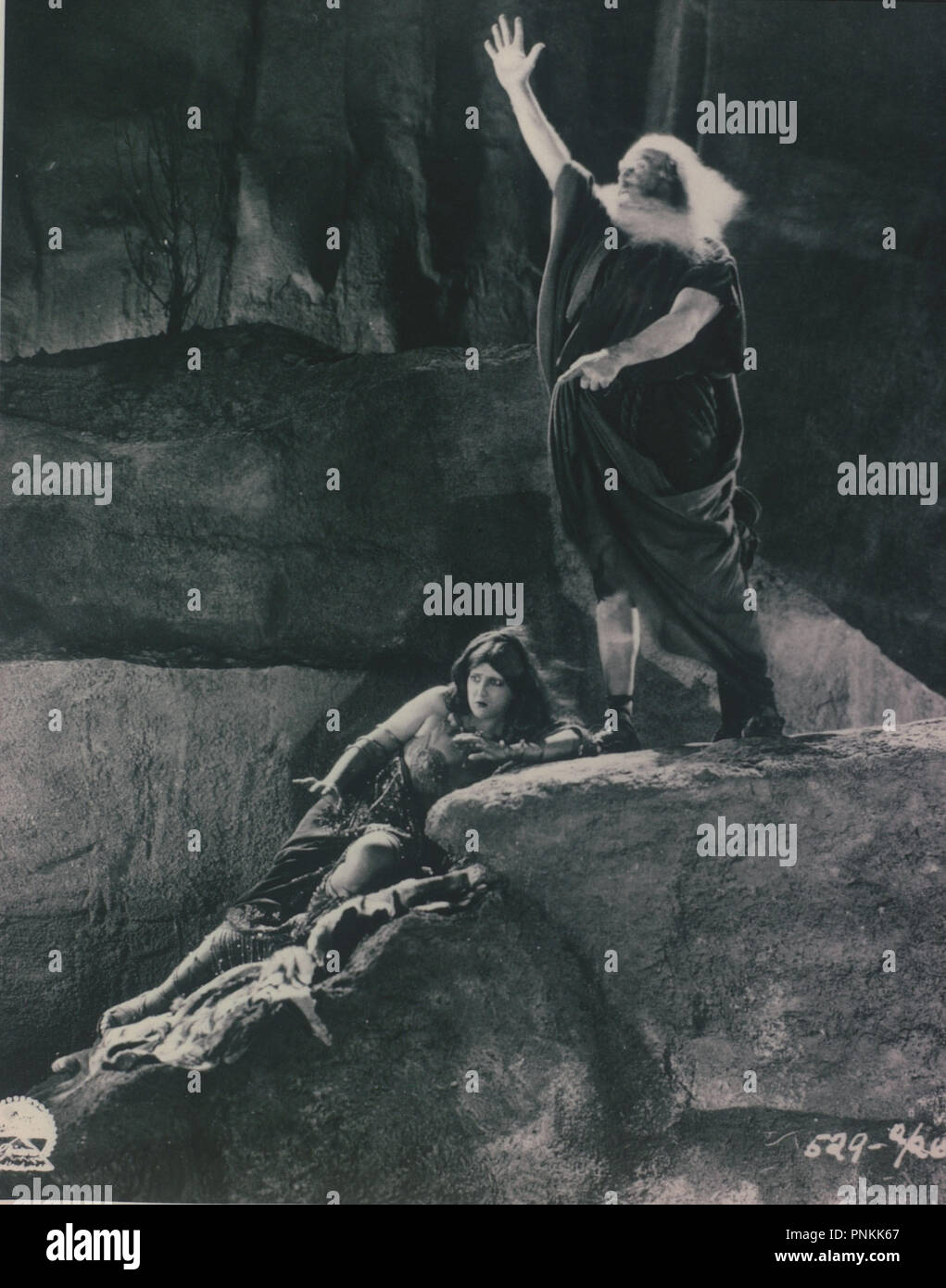 Original Film Titel: DIE ZEHN GEBOTE. Englischer Titel: DIE ZEHN GEBOTE. Jahr: 1923. Regisseur: CECIL B DEMILLE. Stars: MOISES. Quelle: Paramount Pictures/Album Stockfoto