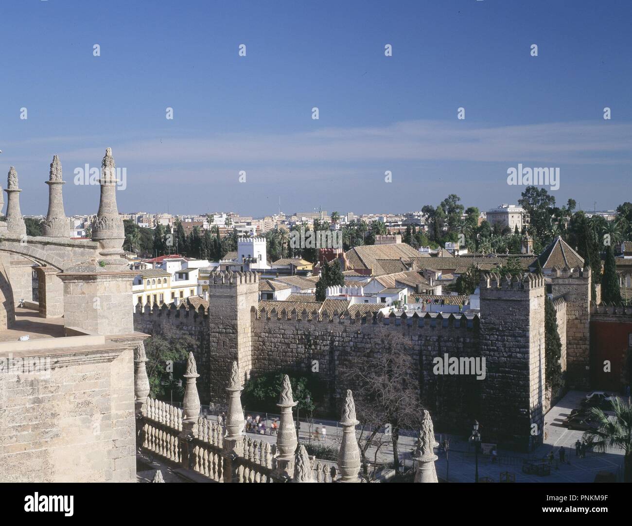 Puerta de los Leones, Vista desde La Catedral de Sevilla. Stockfoto