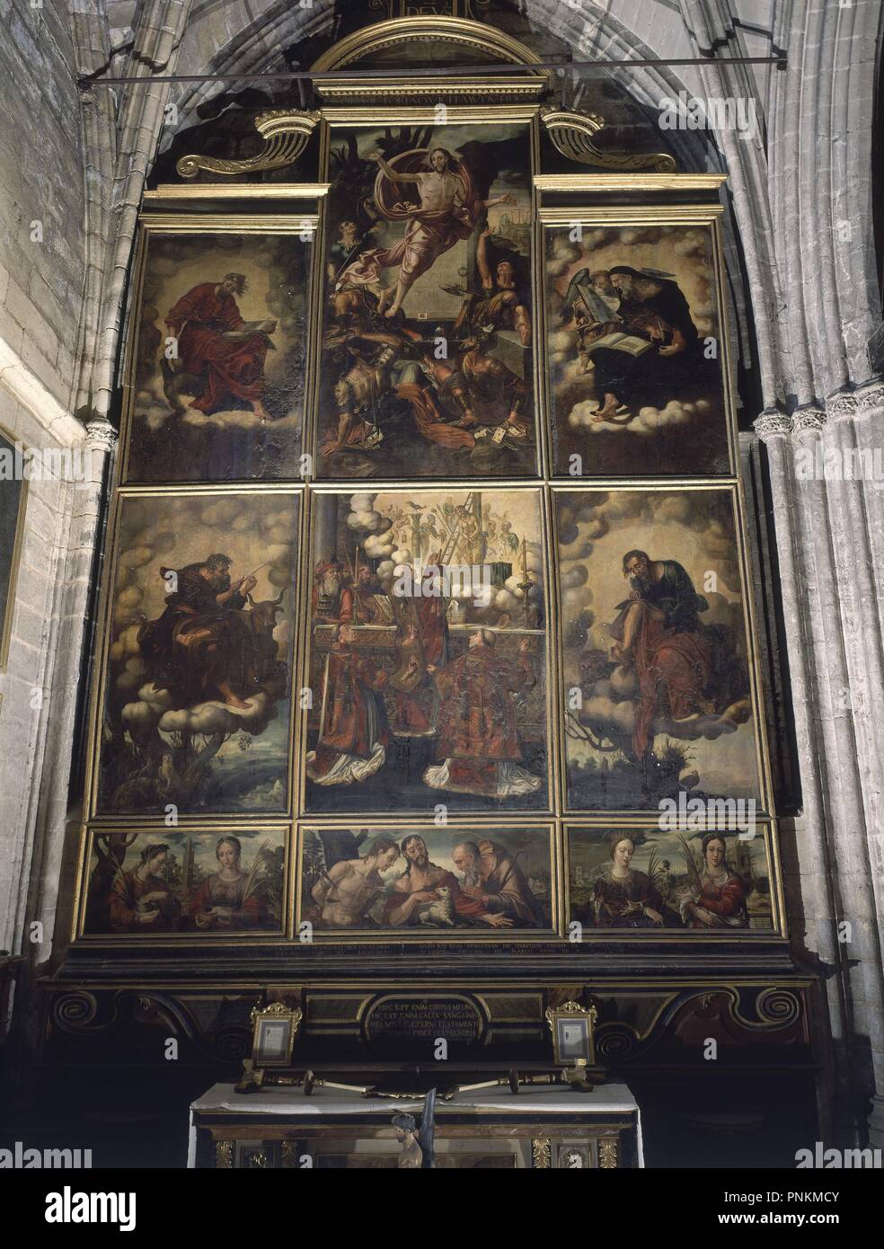 RETABLO DE LA CAPILLA DE LOS EVANGELISTAS - 1553-1556. Autor: STURMIO, HERNANDO DE. Lage: CATEDRAL - Interieur. Sevilla. Sevilla. Spanien. Stockfoto