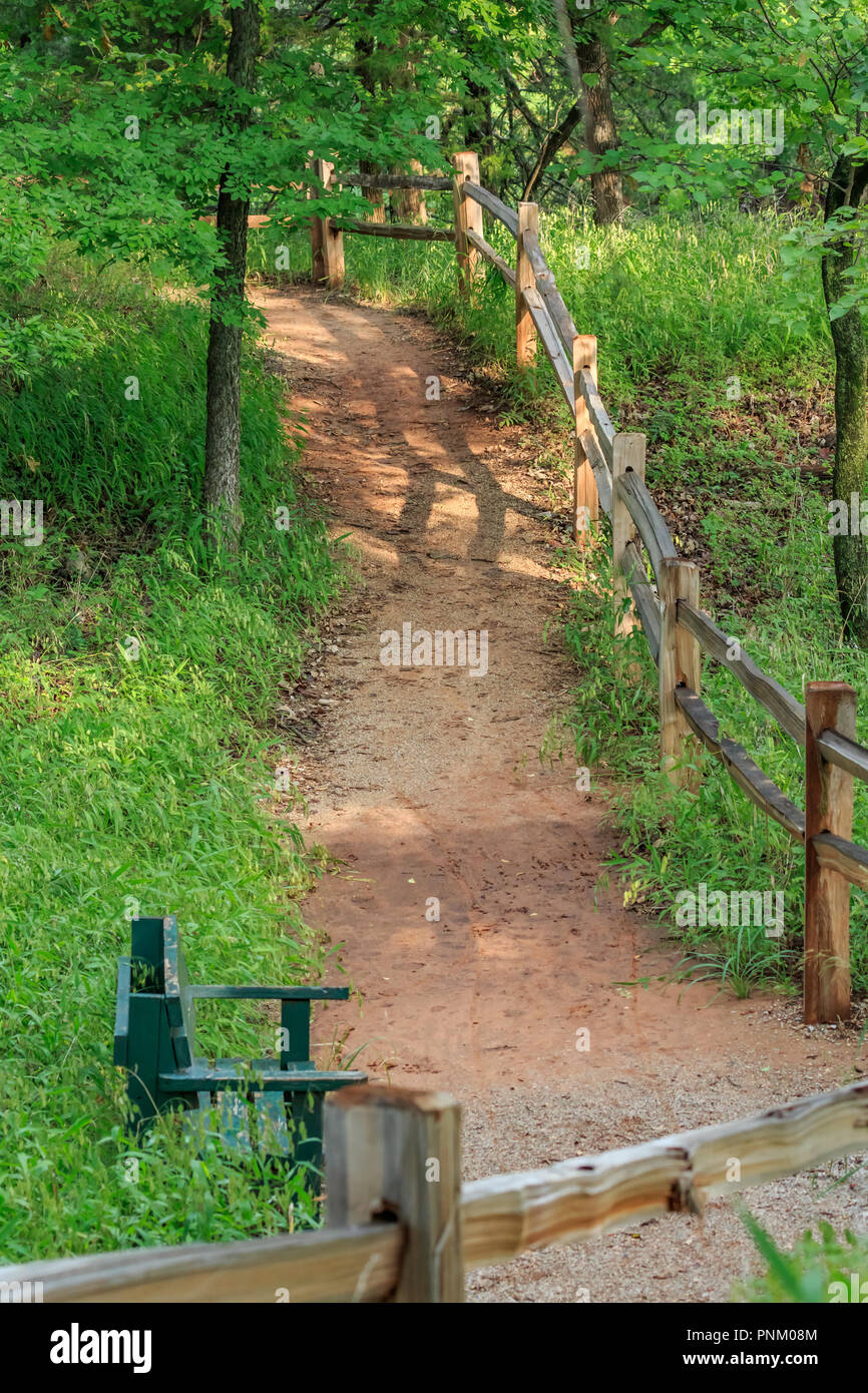Ein Waldweg in einer ländlichen Park in Oklahoma City Stockfoto