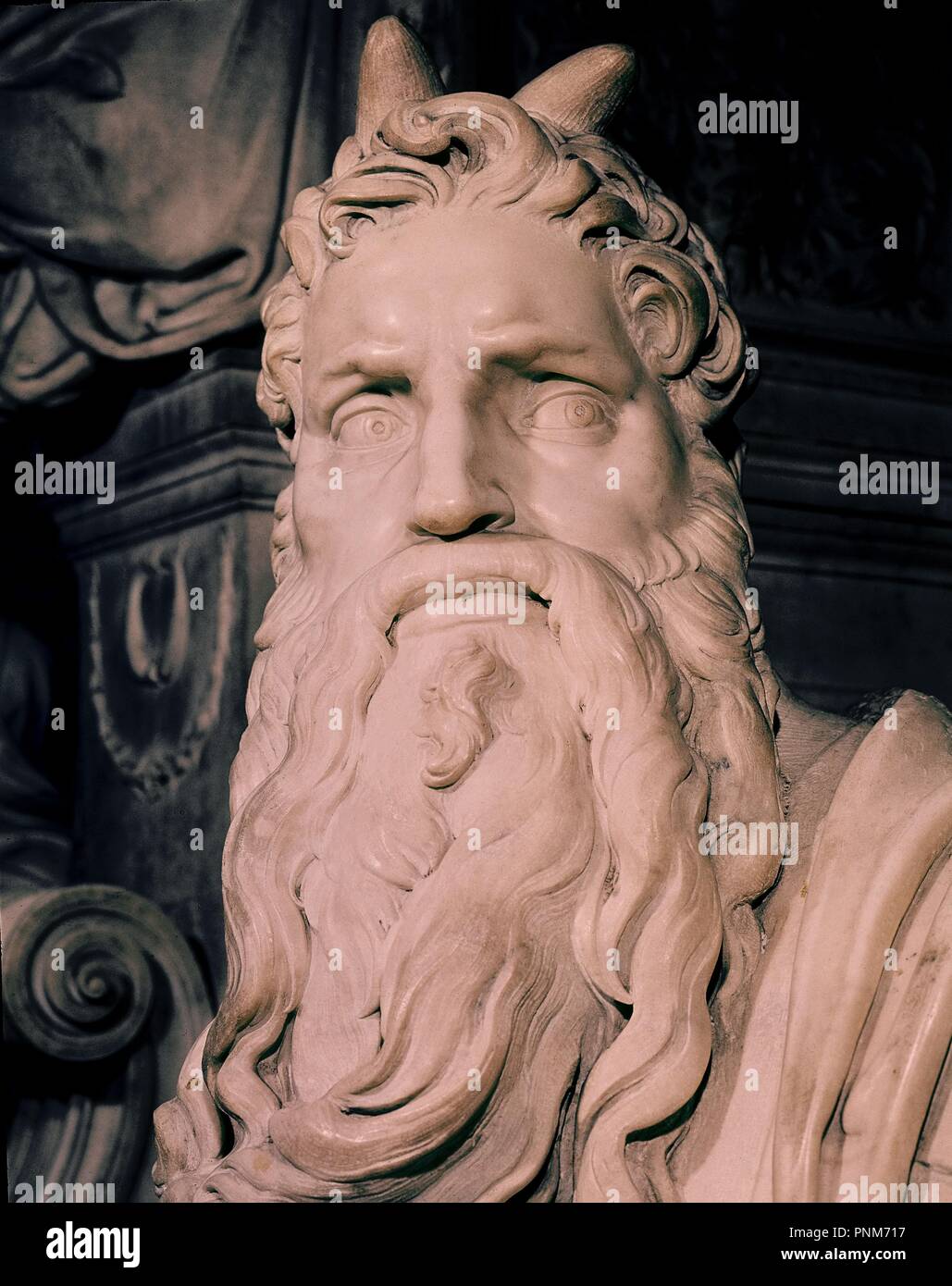 MOISES - las mejores DE LA CABEZA - 1513-1515 - ESCULTURA CENTRAL DE LA TUMBA DE JULIO II - RENACIMIENTO ITALIANO. Autor: Michelangelo. Lage: IGLESIA DE SAN PEDRO AD VINCULA. Rom. ITALIA. Stockfoto