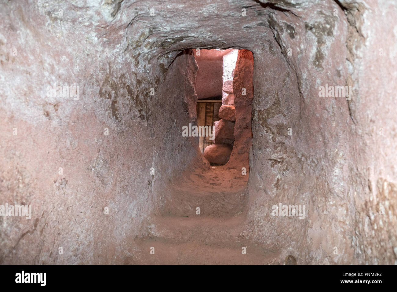 Tunnel von der Wette Bethlehem zu wetten Mercurios, südlichen Kirchen, Lalibela, Äthiopien - Beenden Stockfoto