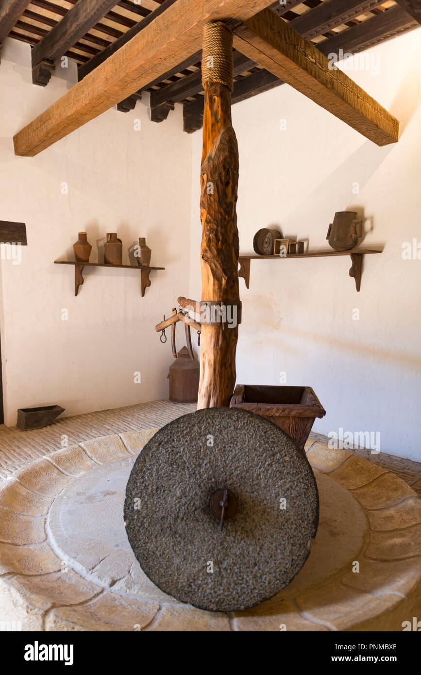 Olivenöl drücken Sie in der Alcázar de Jerez, Jerez de la Frontera, Provinz Cádiz, Andalusien, Spanien Stockfoto