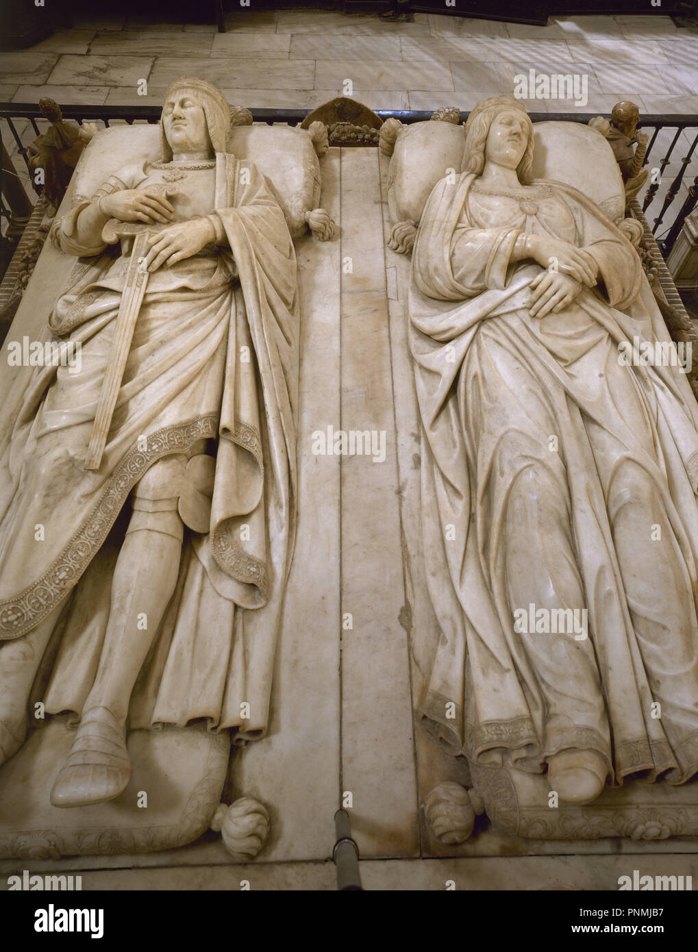 SEPULCRO DE LOS REYES CATOLICOS - ESTATUAS YACENTES - 1517 - ESCULTURA FUNERARIA RENACENTISTA. Autor: FANCELLI, Domenico. Lage: CATEDRAL - Capilla Real - Interieur. GRANADA. Spanien. Stockfoto