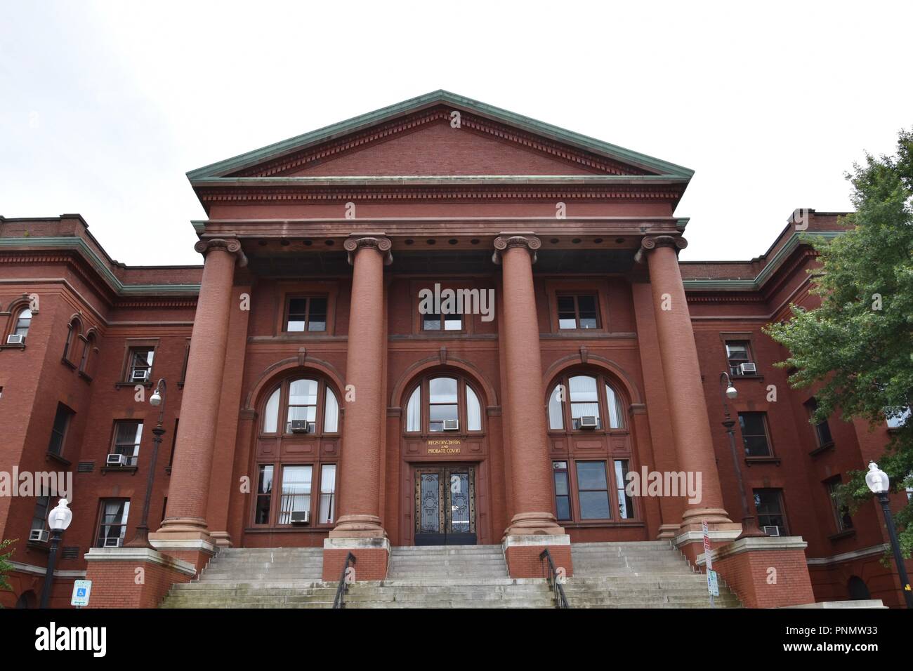 Der Middlesex County Court Komplex mit Bund zeit Arbeiten von Charles Bulfinch. bis 20. Jahrhunderts Brutalismus, Cambridge Massachusetts, USA. Stockfoto